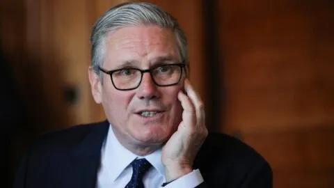 Trump afirma que Keir Starmer dimitirá como primer ministro de Reino Unido
