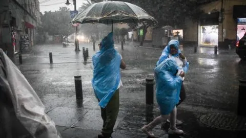 Lluvias intensas ponen en alerta a 22 estados; autoridades llaman a prevenir