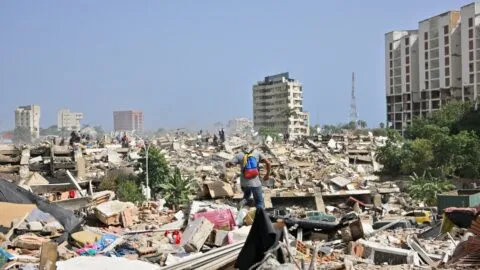 Sube a mil 430 la cifra de muertos por los terremotos en Venezuela