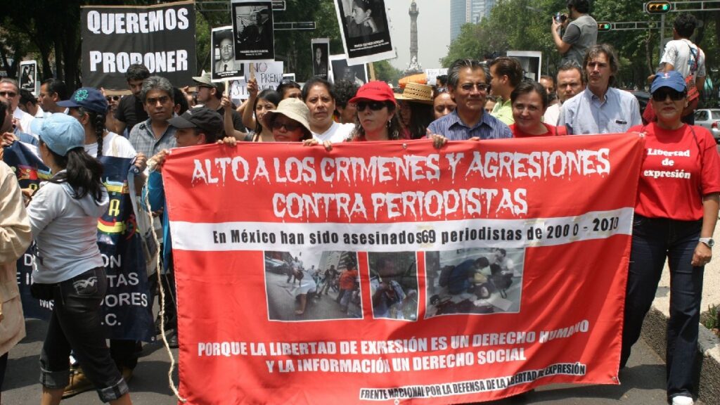Periodistas marcharon en sexenio de Calderón; exigieron seguridad. Foto: Cuartoscuro