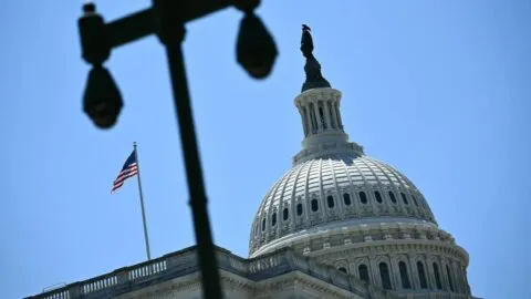 Congreso de EE.UU. aprueba 70 mil mdd para ofensiva migratoria