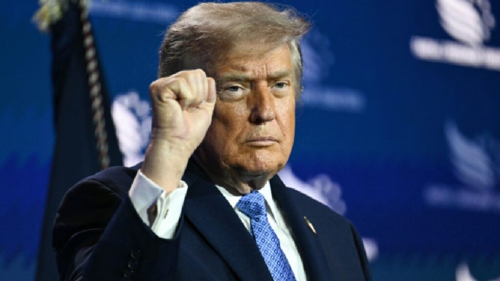 Trump amenaza a Europa con aranceles del 100% por impuesto digital. Foto: AFP