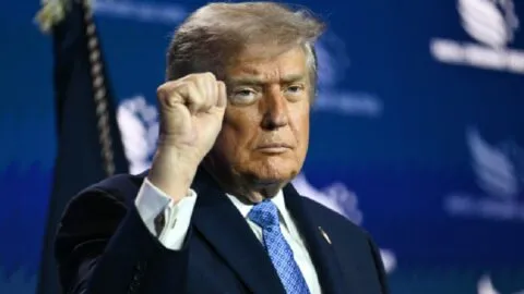 Trump amenaza con imponer aranceles del 100% a países europeos