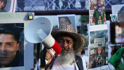 Padres buscadores enfrentan enfermedades, desempleo y desgaste emocional