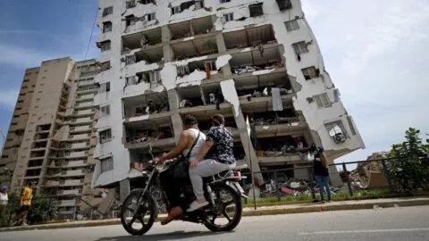 Terremotos en Venezuela dejan edificios colapsados y daños severos en La Guaira