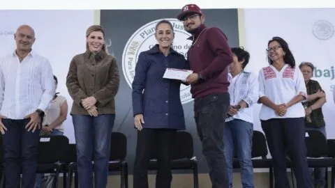 Claudia Sheinbaum inicia entrega de 36 mil apoyos para vivienda en San Quintín