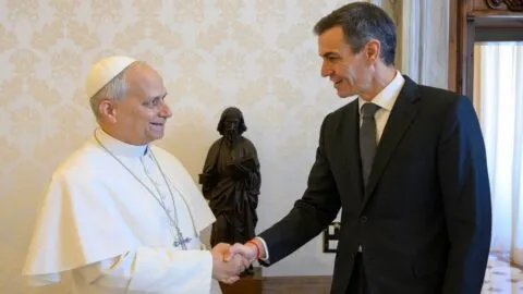 Pedro Sánchez acompañará al Papa León XIV en encuentro con migrantes en Canarias