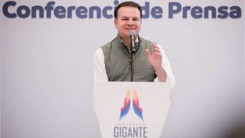 Gobernador de Durango niega investigación de la FGR y rechaza vínculos con el crimen organizado