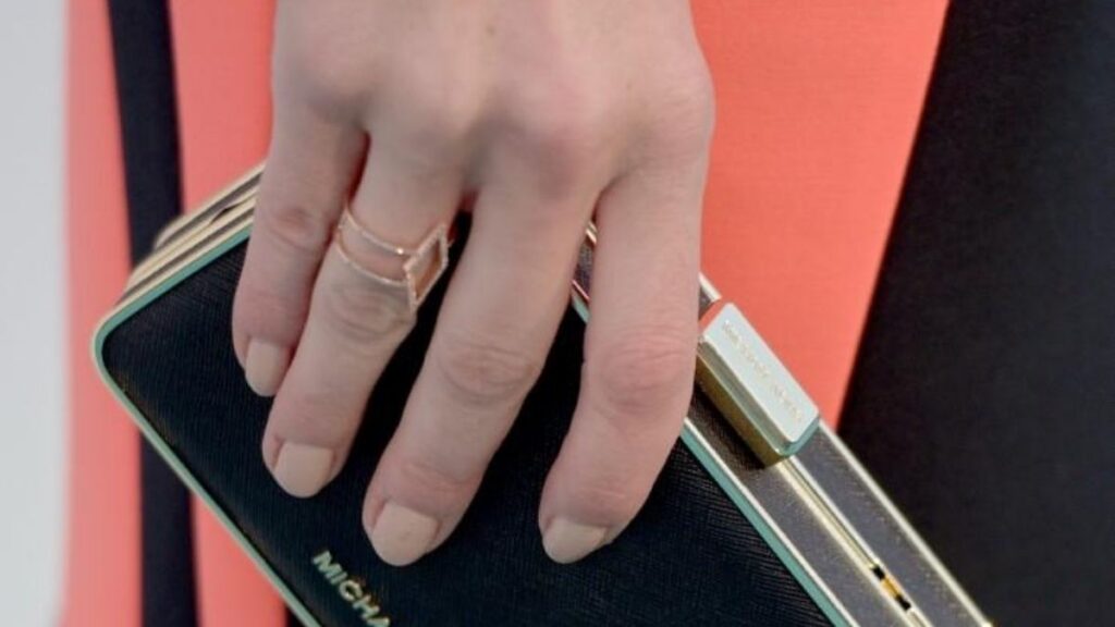 Las uñas “invisibles” se han convertido en una tendencia de belleza centrada en la naturalidad y el efecto limpio