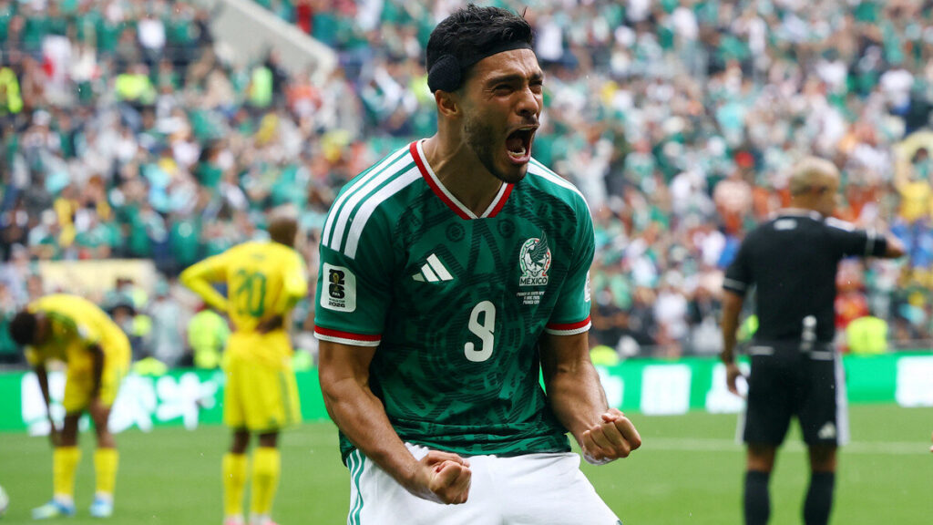 Raúl Jiménez anota su primer gol en Mundiales