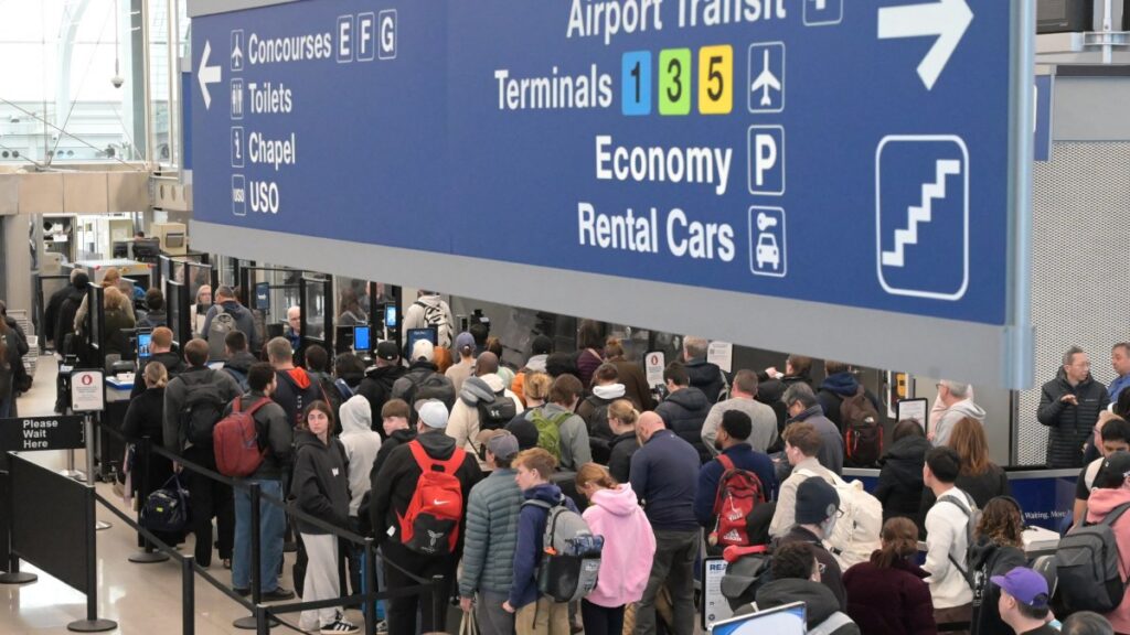 La Real ID dejó de ser opcional para viajar en avión dentro de Estados Unidos.