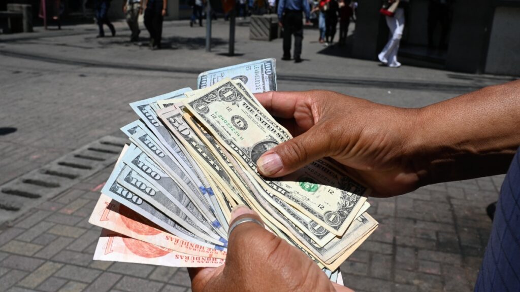 Desde enero de este año, se aplicó un impuesto del 1% a cada transferencia.