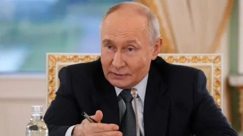 Putin rechaza reunión con Zelenski para negociar fin de la guerra