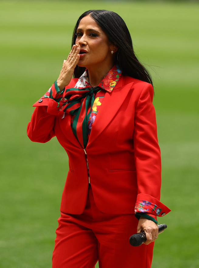 Salma Hayek fue la sorpresa de la inauguración del Mundial