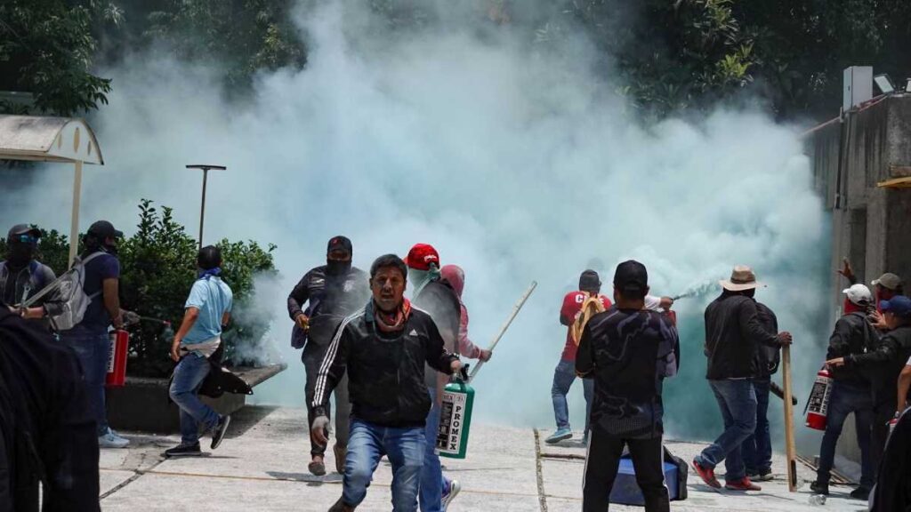 Gobierno ofrece seguir el diálogo con la CNTE