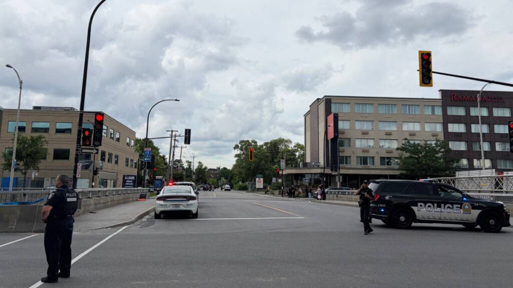Ataque en Montreal deja tres muertos; entre las víctimas hay un policía y el presunto atacante.