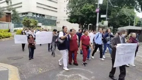 Bloquean Calzada de Tlalpan; trabajadores denuncian retiro de alimentos para pacientes psiquiátricos