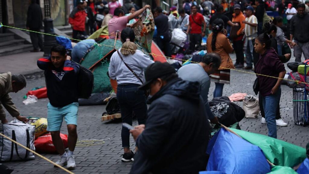 Tras 20 días, la CNTE se retira del Centro Histórico de la CDMX.