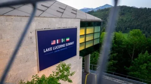 Tras acuerdo, negociaciones entre Estados Unidos e Irán inician en Suiza este domingo
