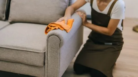 ¿Tus sillones y sillas de tela están muy sucios? Consejos prácticos para limpiarlos y dejarlos como nuevos