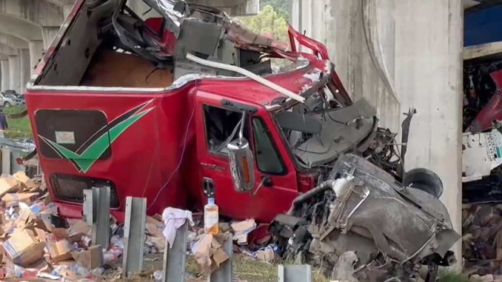 Tráiler se accidentó en la México-Toluca.