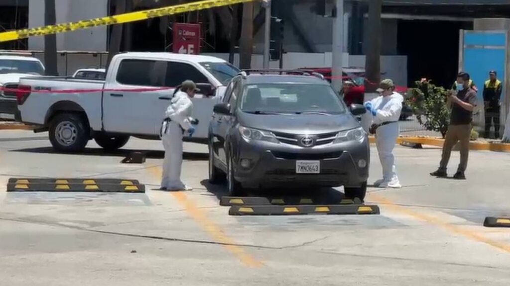 Camioneta donde encontraron el cuerpo en Tijuana.