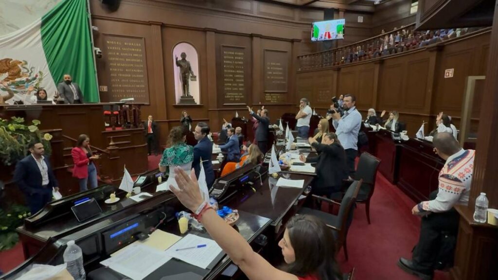 Congreso aprueba licencia a fiscal.