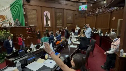 Congreso aprueba licencia al fiscal de Michoacán; participará en proceso interno de Morena rubo a elecciones