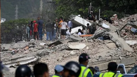 Venezuela eleva a 235 muertos y más de 4 mil 300 heridos por los sismos