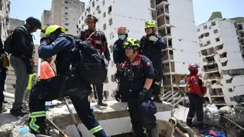 Casi mil muertos tras los terremotos en Venezuela; ONU reporta más de 50 mil desaparecidos