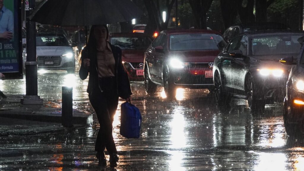 Videos: Persisten las lluvias en la CDMX y activan alerta roja, naranja y amarilla para la madrugada