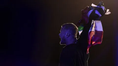 ¡A la medida! Vocalista de Imagine Dragons se pone el jersey de México y canta “Cielito Lindo”