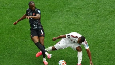 ¡Hasta sus compañeros lloraron! Ismaël Koné sufre escalofriante lesión en el Canadá vs Qatar