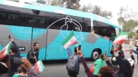 Desde el amanecer, afición tijuanense se reúne para despedir al Team Melli