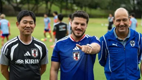 “Ya está el ambiente mundialista a tope”: Samuel García visita a la Selección de Japón en El Barrial