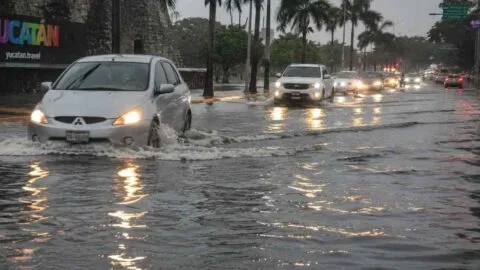 Yucatán se prepara para horas críticas por lluvias; gobernador advierte zonas y horarios de mayor riesgo