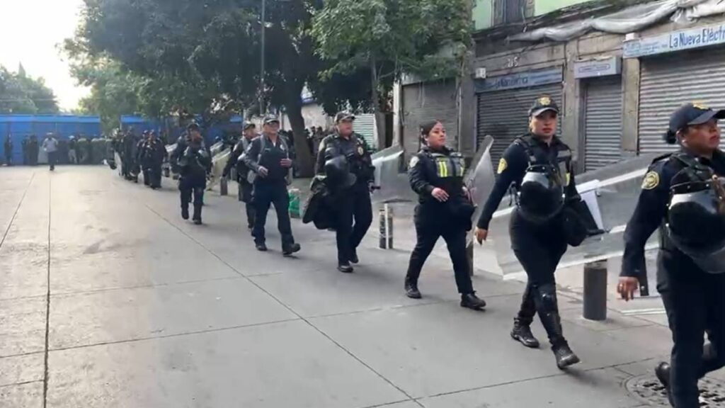 Operativo cierra el paso a la CNTE al Zócalo CDMX.