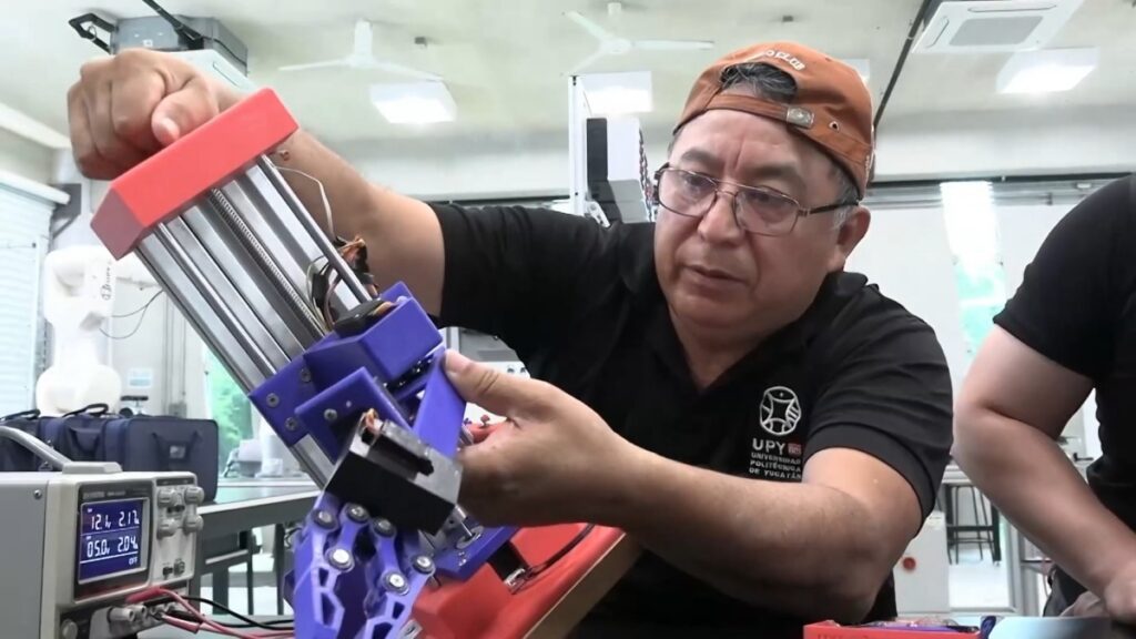 A los 55 años, yucateco cumple el sueño de convertirse en ingeniero