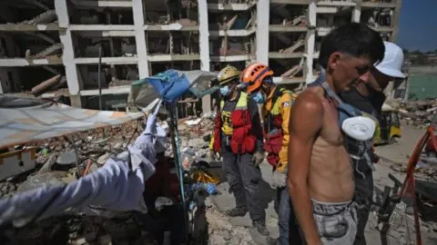 A una semana de los terremotos en Venezuela: buscan a sobrevivientes entre el hambre y crisis médica