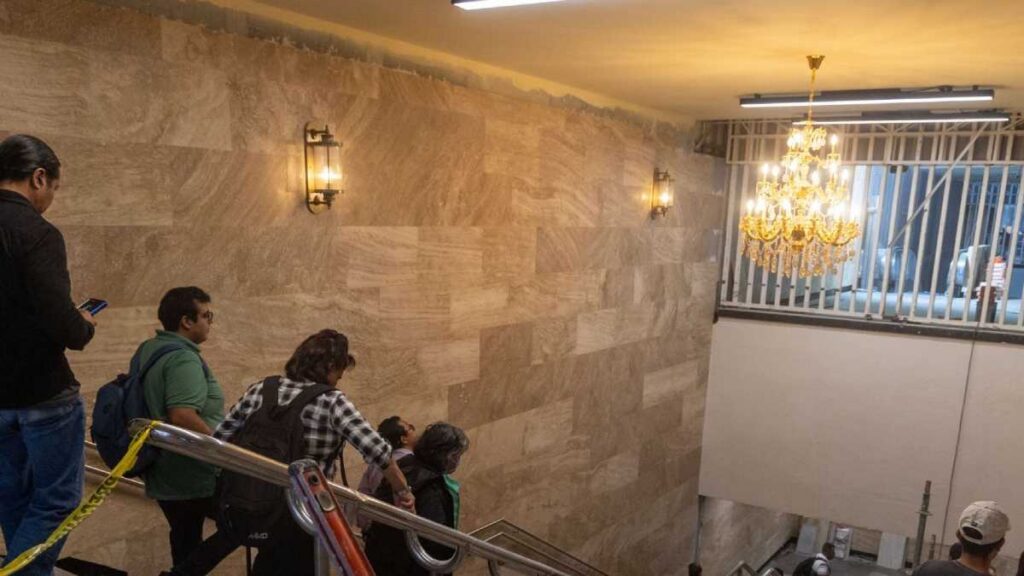 Aclaran costo de candelabros del metro