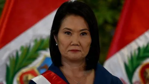 Keiko Fujimori asume la Presidencia de Perú; anuncia mayor control militar en ciertas zonas