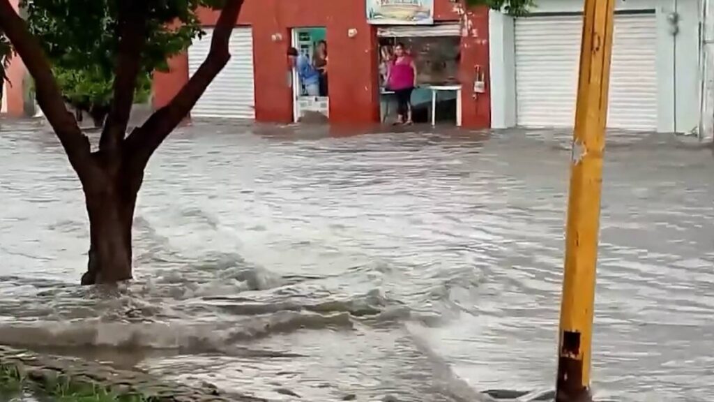 Un fuerte despliegue de las unidades de Protección Civil continúa este lunes en la zona metropolitana de Aguascalientes.