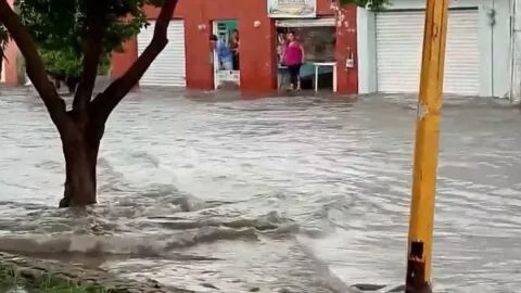 Tormenta con granizo inunda la zona metropolitana de Aguascalientes