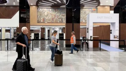 AICM aclara: Fast Track no aumenta filas ni reemplaza revisión gratuita