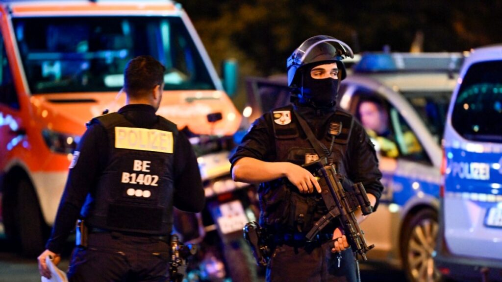 Autoridades de Berlín mantienen búsqueda de sospechoso de atropellamiento que dejó un muerto