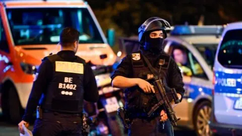 Autoridades de Berlín mantienen búsqueda de sospechoso de atropellamiento que dejó un muerto