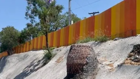 Bardas para ocultar la pobreza en Monterrey; apuntan a la Red Estatal de Autopistas