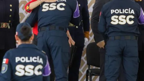 Captan patrulla de la SSC-CDMX transportando un cazo para carnitas en calles de Tlalpan