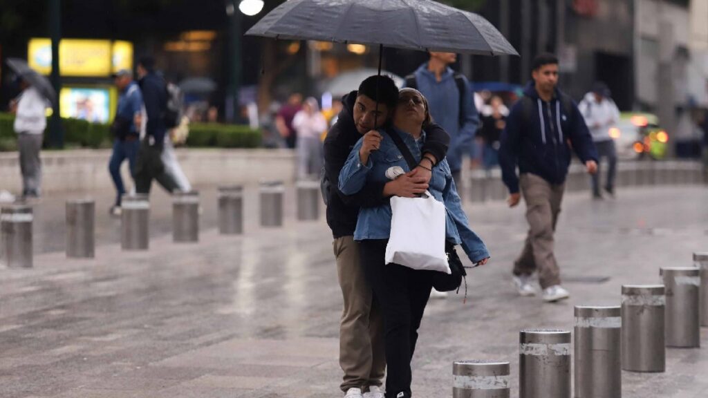 CDMX bajo el granizo: Lluvias inundan calles y activan alerta naranja en 4 alcaldías