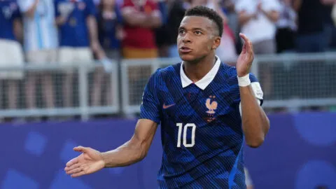 Senadora paraguaya exige disculpas y amaga con demandar a Kylian Mbappé por violencia de género